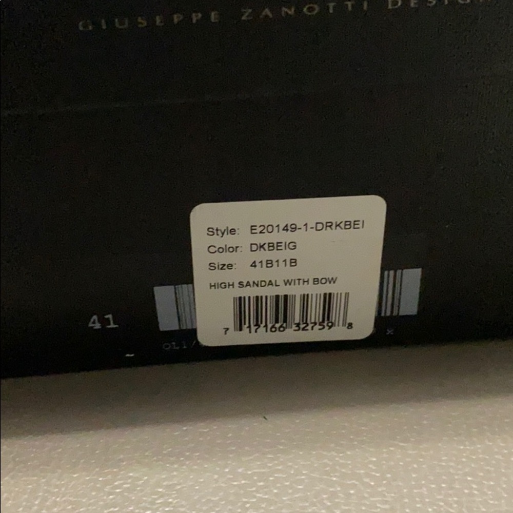Shoes - Picture 6 of 7